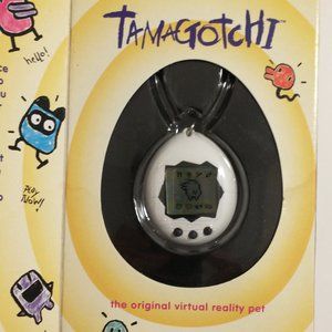 Vintage BANDAI Original Tamagotchi 1996-97 #1800 White & Black Virtual Pet